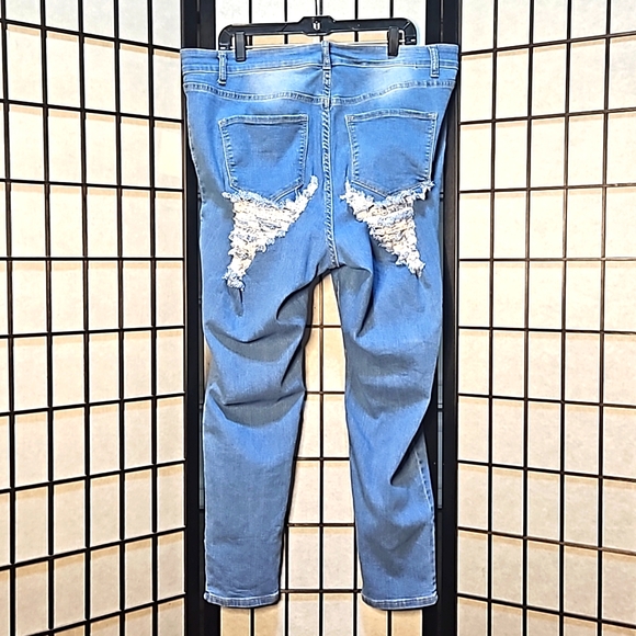 Booty Ripped Skinny Jeans - Picture 2 of 7